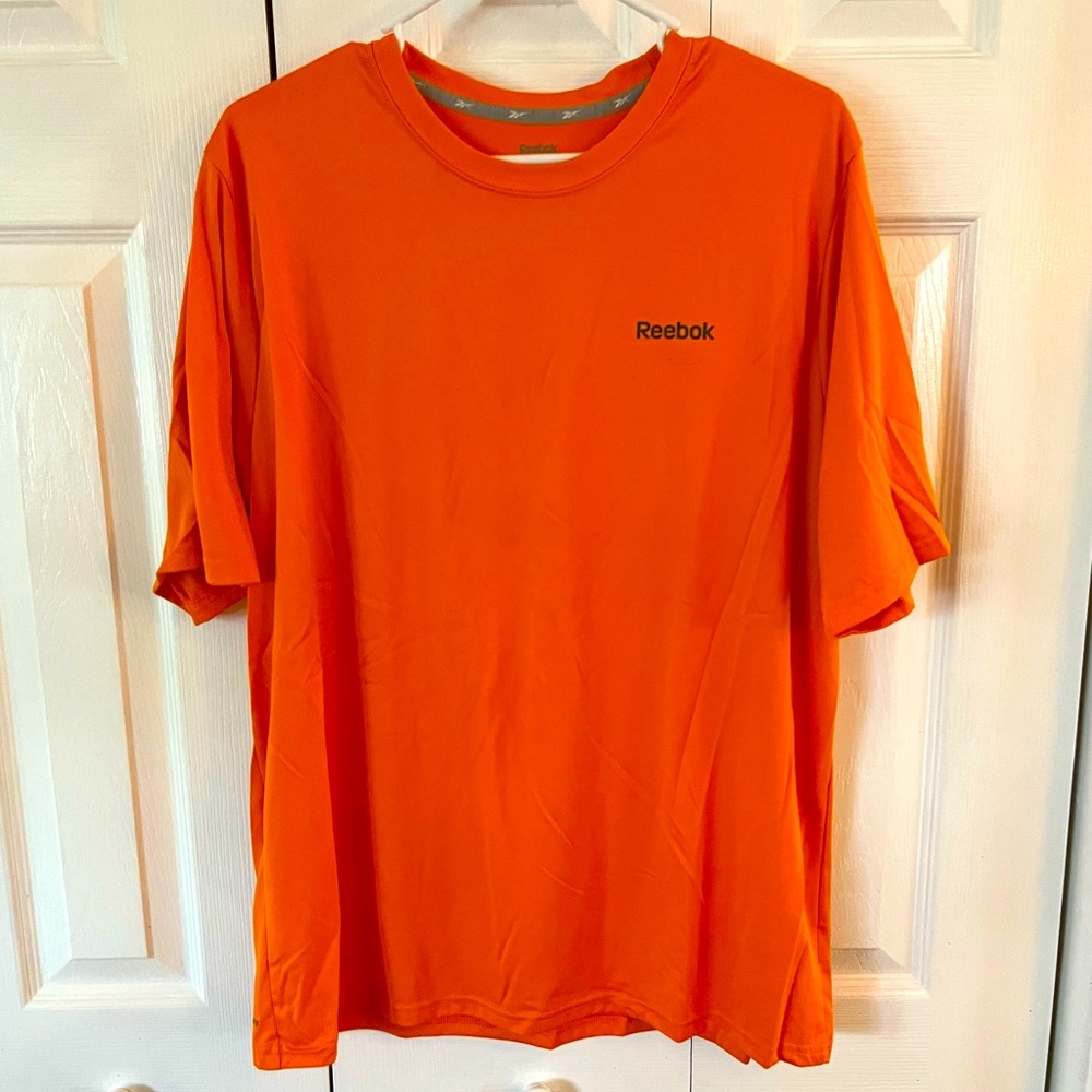 Reebok mens athletic T-shirt size large